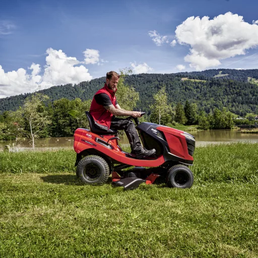 Solo By ALKO T15-93.3 HDS-A oldalkidobós fűnyíró traktor