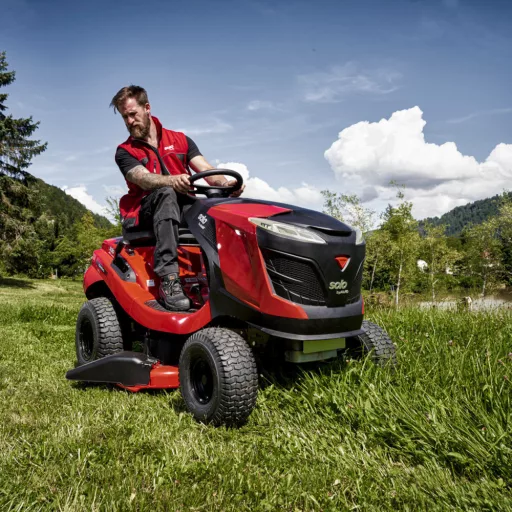 Solo By ALKO T18-111.4 HDS-A V2 oldalkidobós fűnyíró traktor