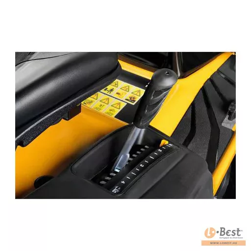 Cub Cadet XT1 OS107 oldalkidobós fűnyíró traktor