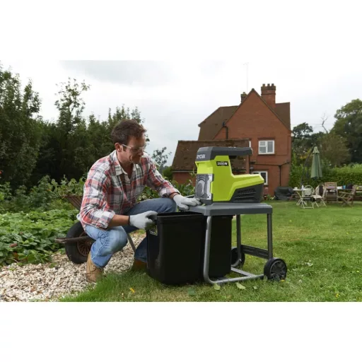 Ryobi RSH3045U csendes működésű komposztaprító